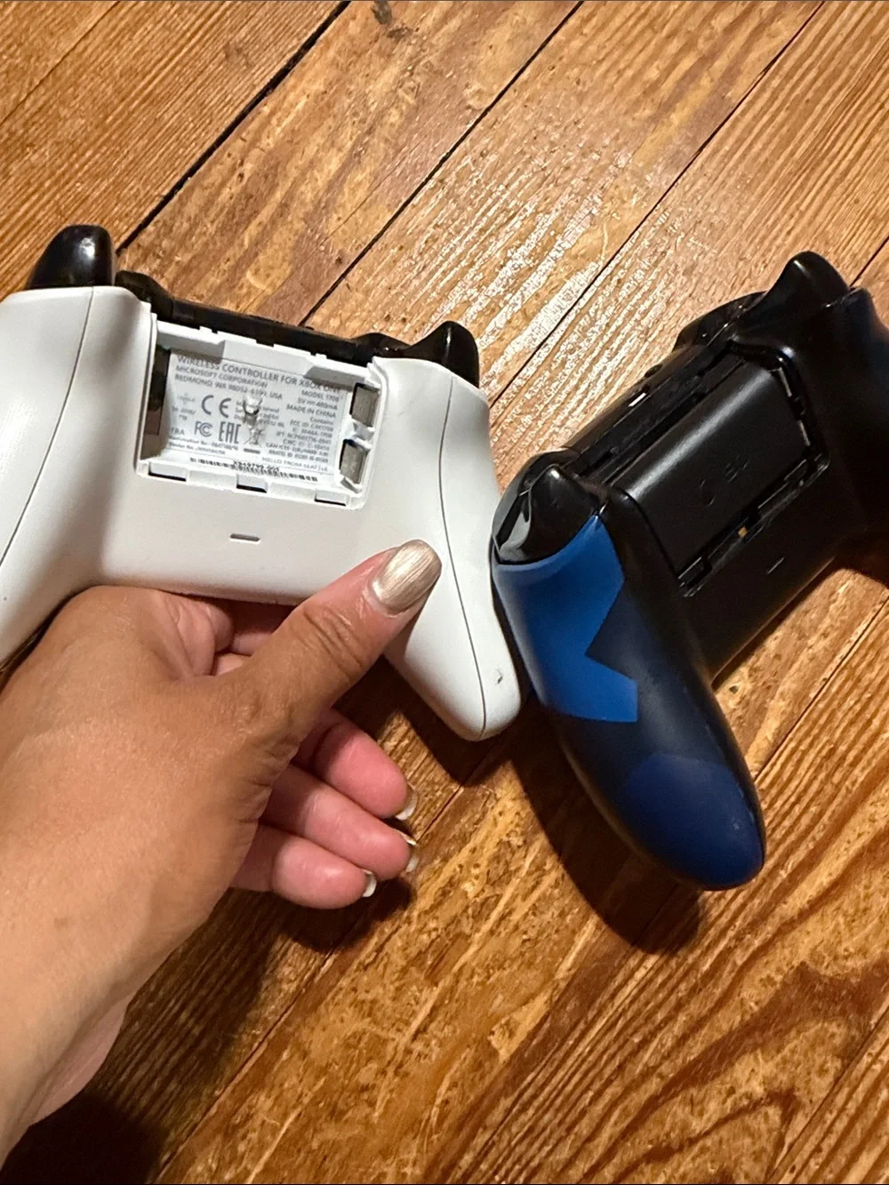 Xbox Wireless Controller Bundle - White and Blue